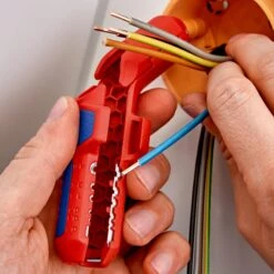 Knipex 16 95 01 SB ErgoStrip® Universal Wire Stripping Tool - Right Handed -Pro Tools Shop 169501SB 00 POW A 06 scaled 1