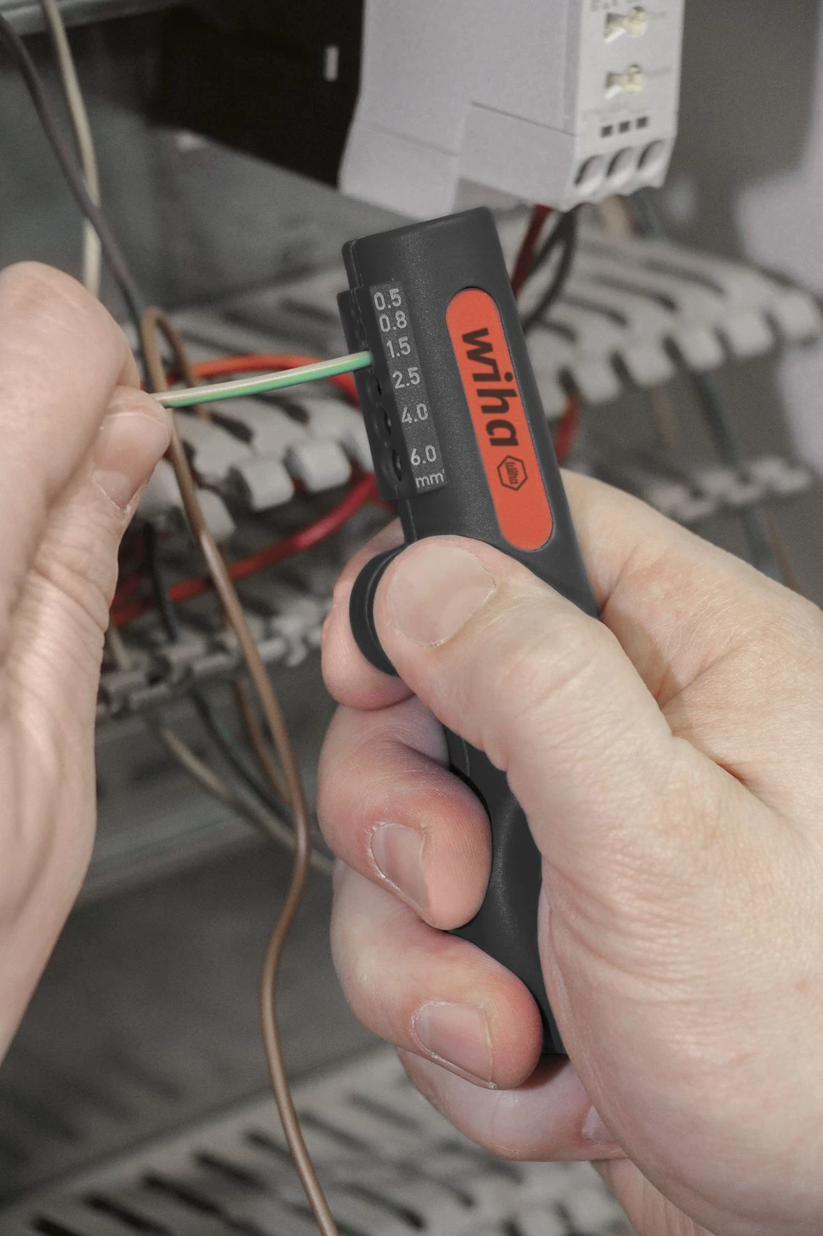 Wiha 44242 Professional Electric Cable Wire Stripper Multi Tool 6 Wiha 44242 Professional Electric Cable Wire Stripper Multi Tool - Image 6