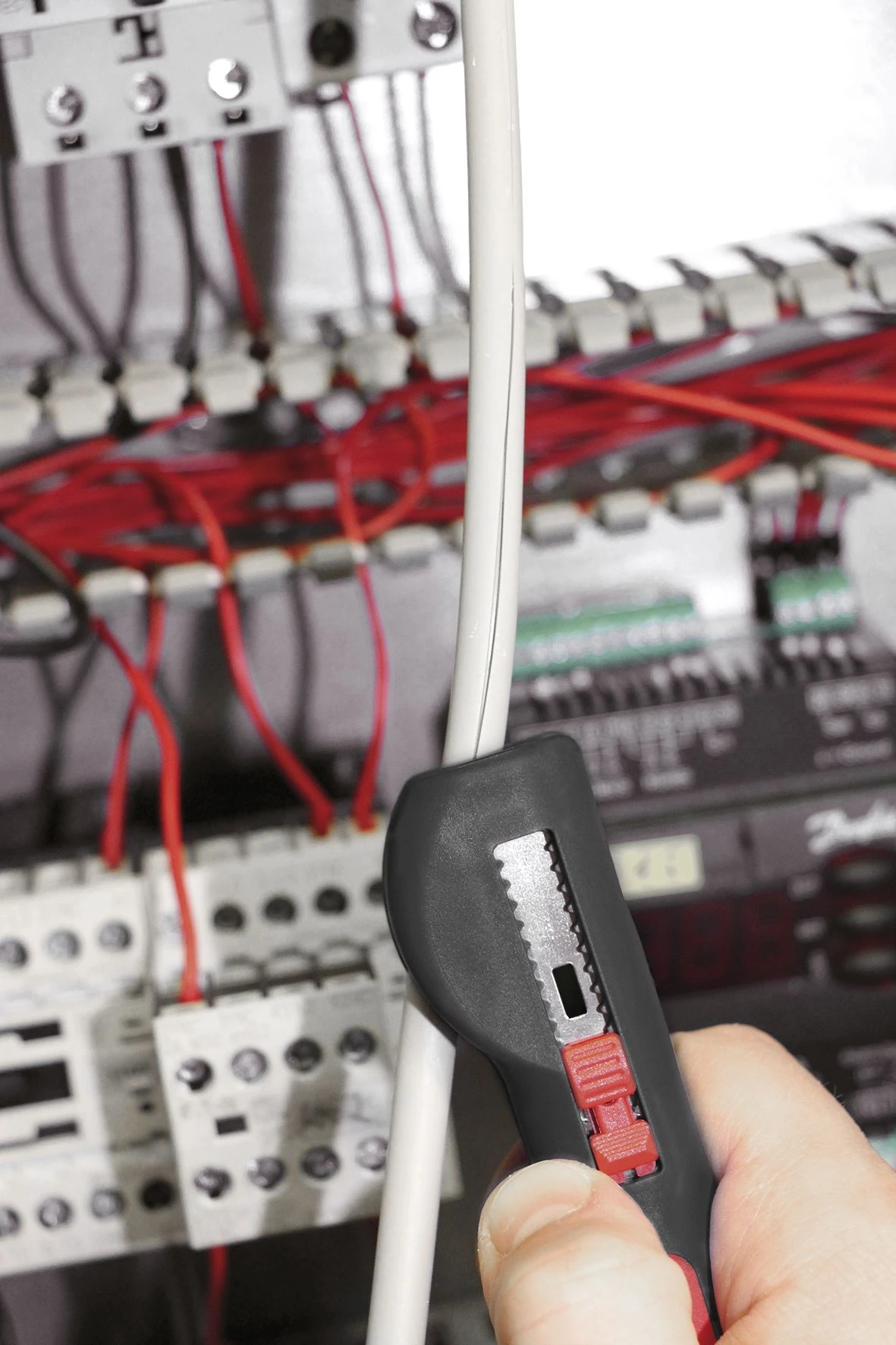 Wiha 44242 Professional Electric Cable Wire Stripper Multi Tool 5 Wiha 44242 Professional Electric Cable Wire Stripper Multi Tool - Image 5