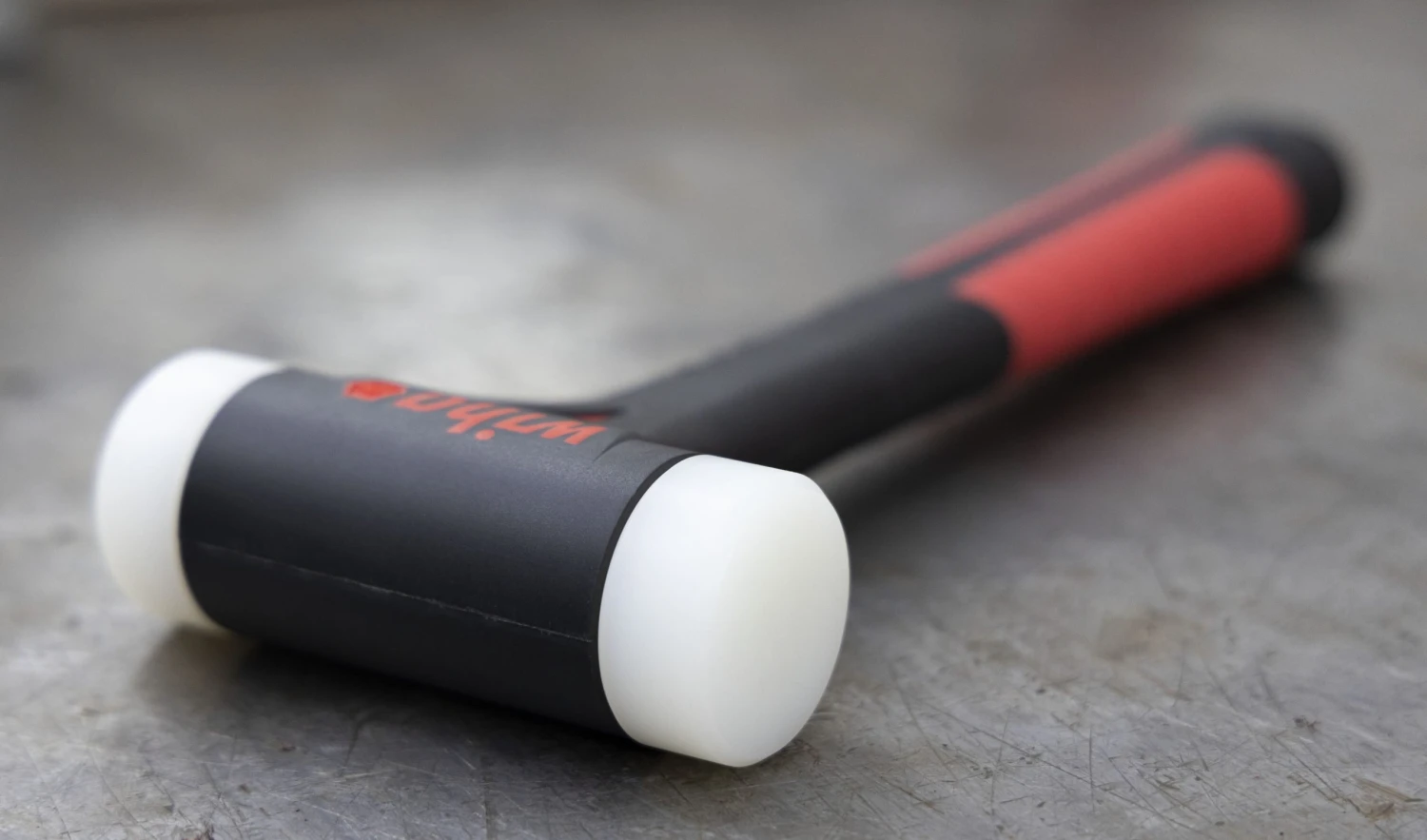 Wiha 44598 FibreBuzz® SB8041 Soft-Faced Dead Blow Hammer 40mm Dia 5 Wiha 44598 FibreBuzz® SB8041 Soft-Faced Dead Blow Hammer 40mm Dia - Image 5