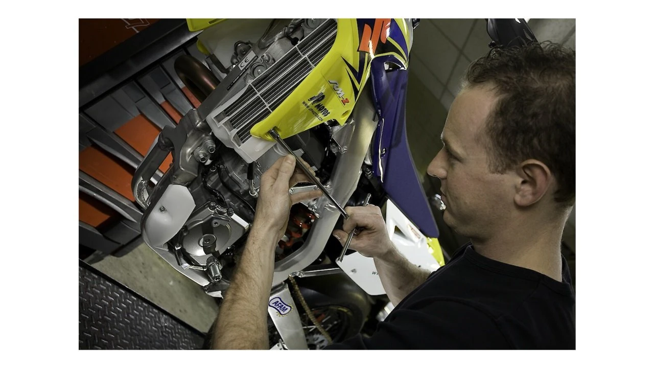 Facom 98B.13 Metric Sliding T-Handle Socket Wrench 13mm 4 Facom 98B.13 Metric Sliding T-Handle Socket Wrench 13mm - Image 4